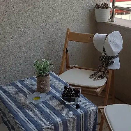 Apartman Sun Salutation *